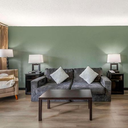 Quality Inn & Suites Santee Bagian luar foto