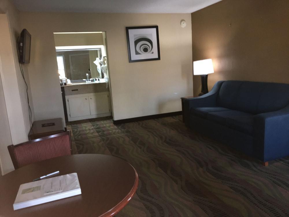 Quality Inn & Suites Santee Bagian luar foto