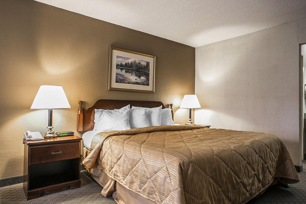 Quality Inn & Suites Santee Bagian luar foto