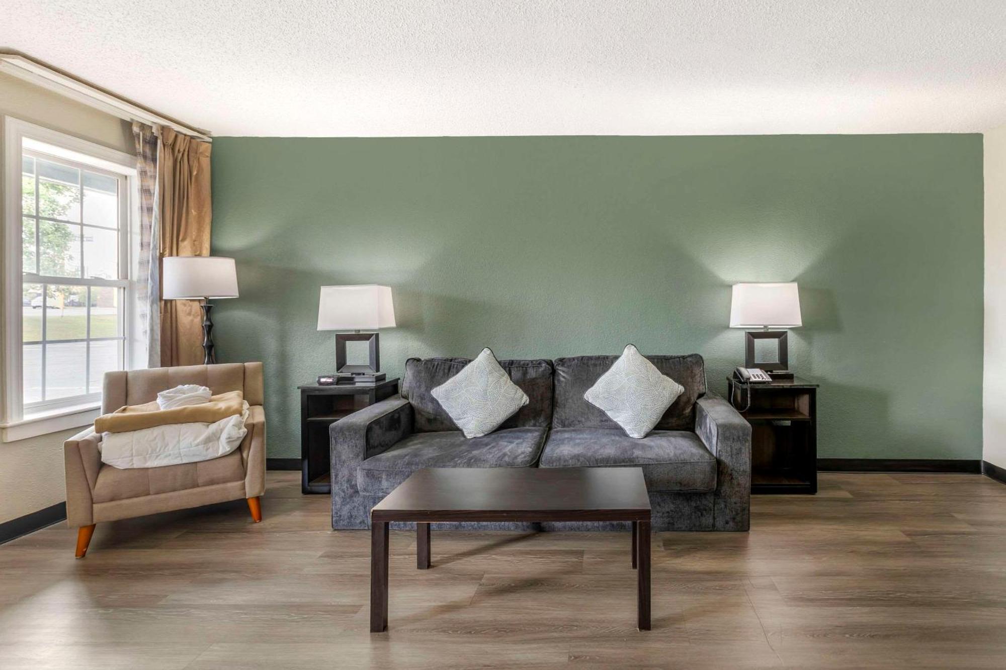 Quality Inn & Suites Santee Bagian luar foto