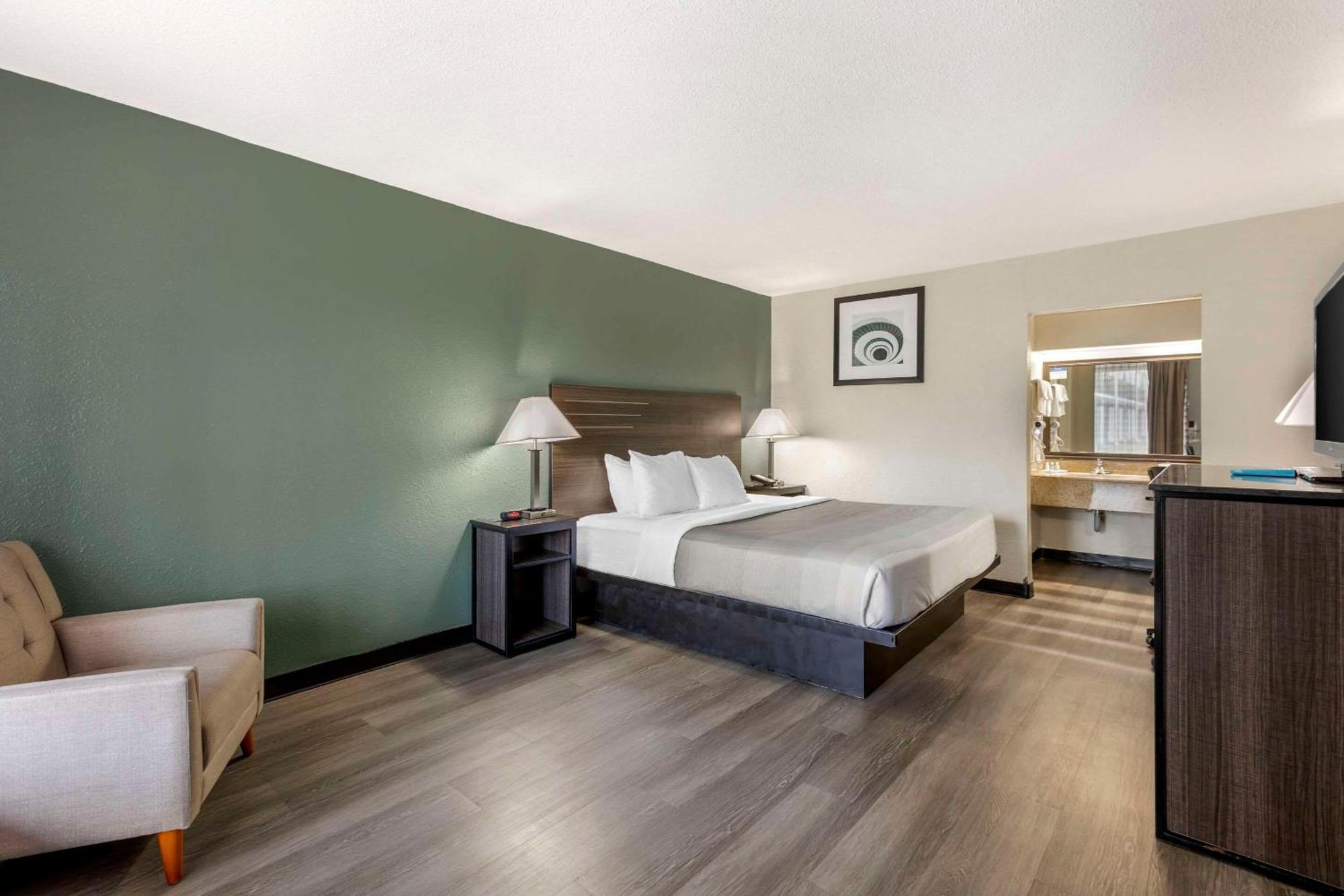 Quality Inn & Suites Santee Bagian luar foto