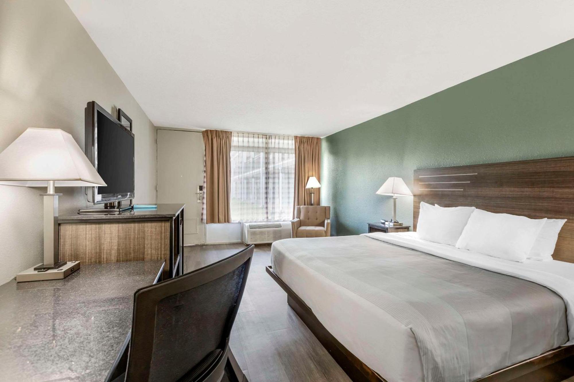 Quality Inn & Suites Santee Bagian luar foto